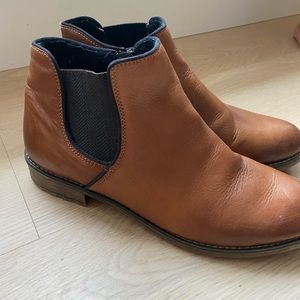 Remonte women’s Chelsea boots